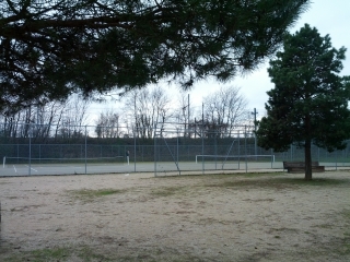le grand terrain de tennis